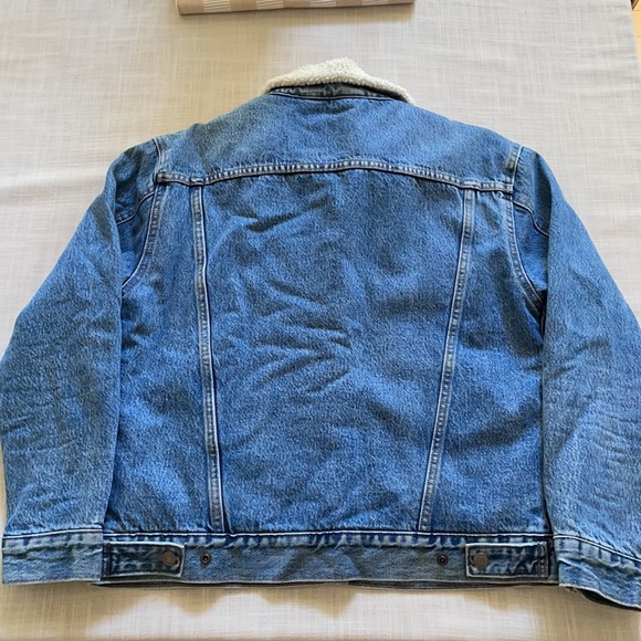 Levi’s Sherpa Trucker Jean Jacket - Picture 4 of 9